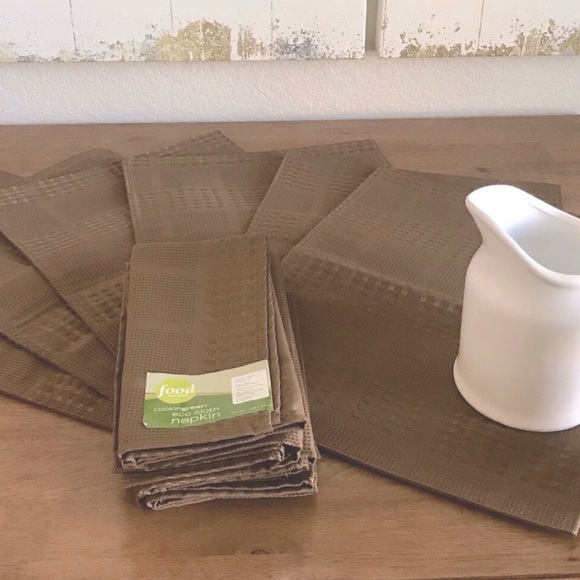 Food Network Brand Cloth Placemats Napkins Set of 12 Mocha Color - Picture 3 of 6